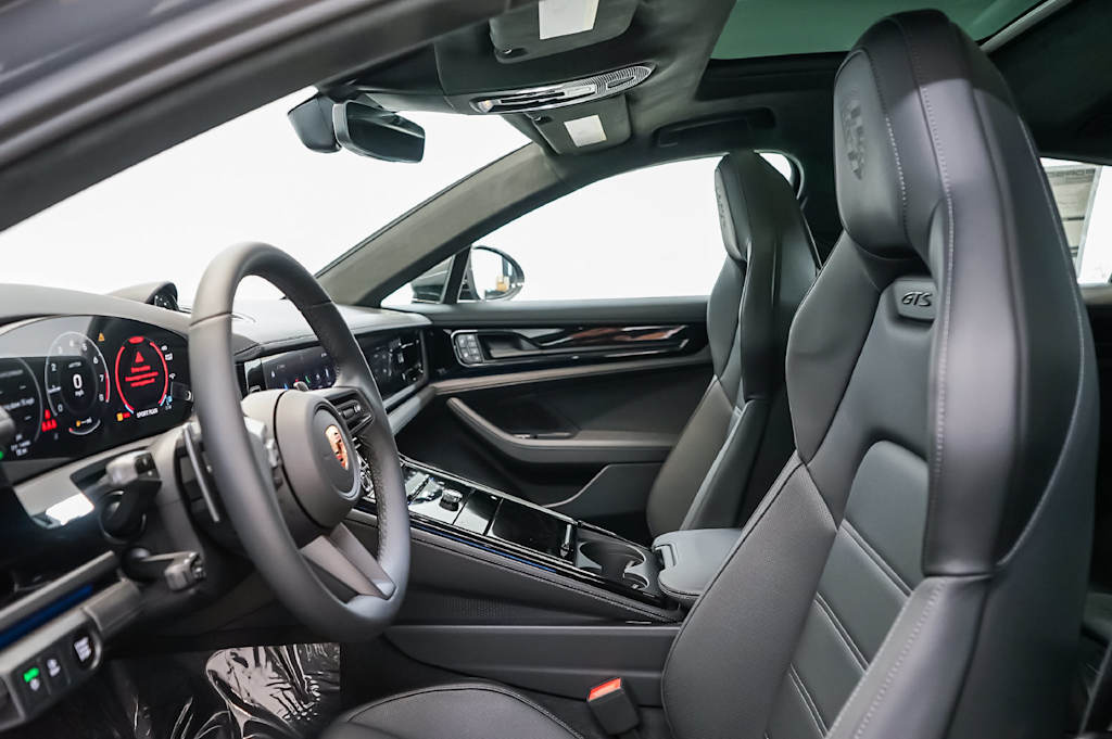 Thumbnail: 2026 Porsche Panamera - 28