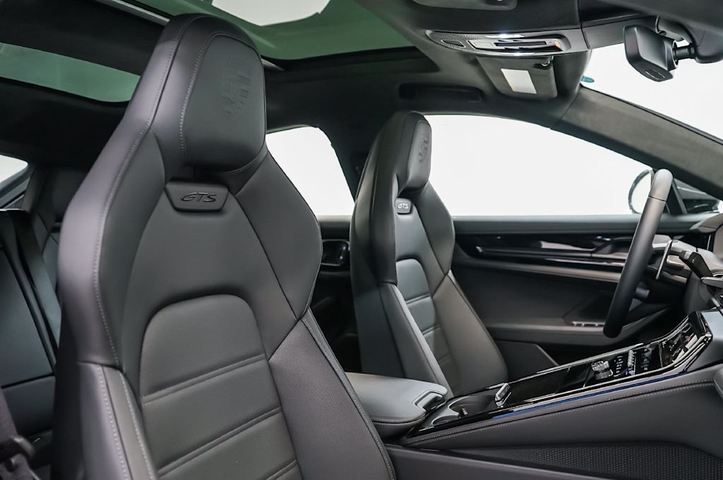 Thumbnail: 2026 Porsche Panamera - 10