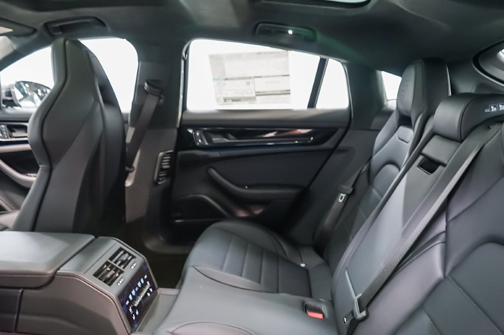 Thumbnail: 2026 Porsche Panamera - 11