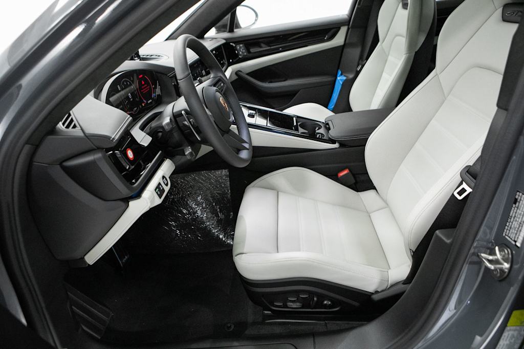 Thumbnail: 2026 Porsche Panamera - 7