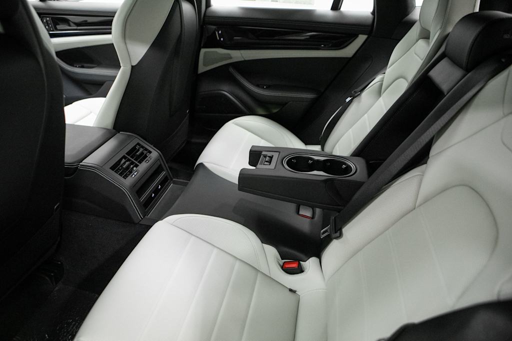 Thumbnail: 2026 Porsche Panamera - 36