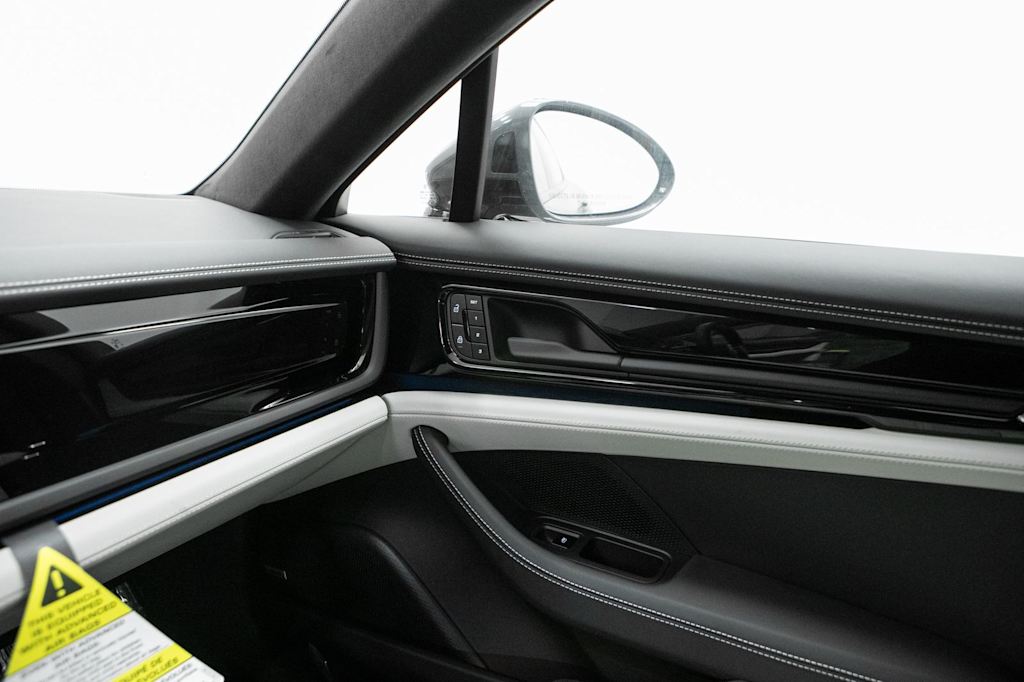 Thumbnail: 2026 Porsche Panamera - 32