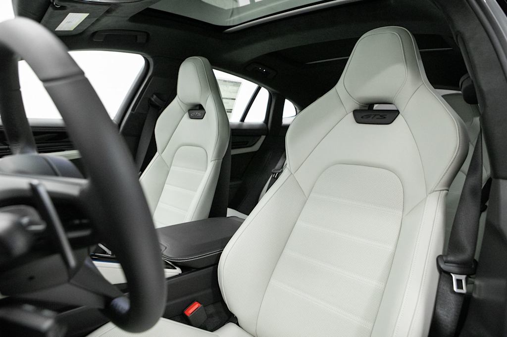 Thumbnail: 2026 Porsche Panamera - 6