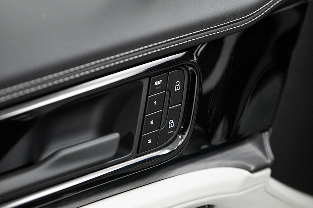 Thumbnail: 2026 Porsche Panamera - 28