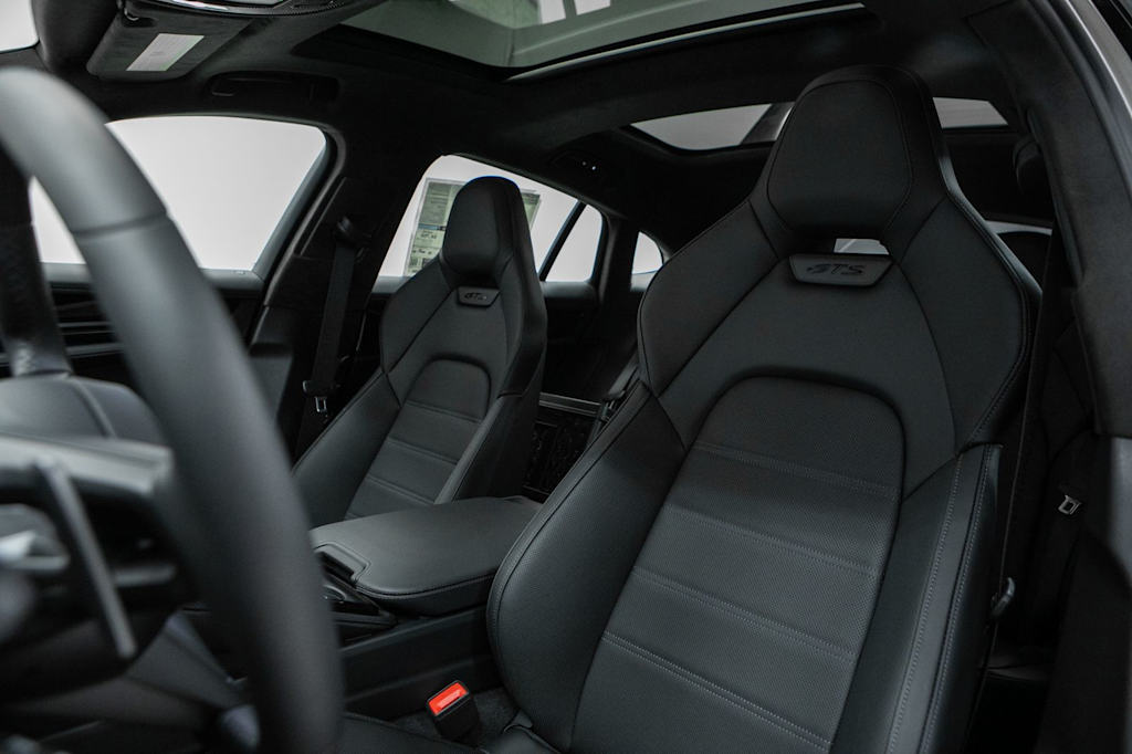 Thumbnail: 2026 Porsche Panamera - 6