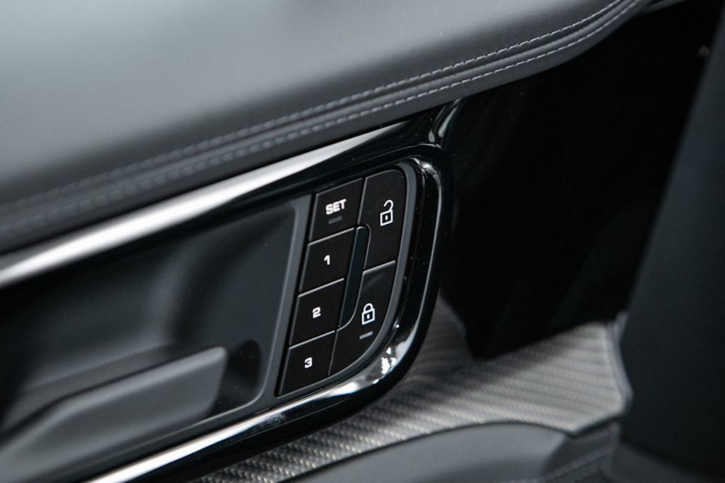 Thumbnail: 2026 Porsche Panamera - 28