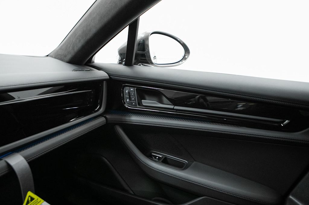 Thumbnail: 2026 Porsche Panamera - 32