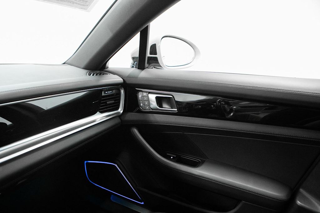 Thumbnail: 2023 Porsche Panamera - 27