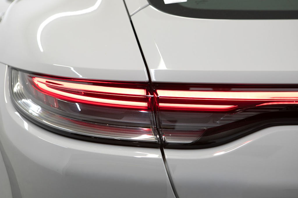 Thumbnail: 2023 Porsche Panamera - 33