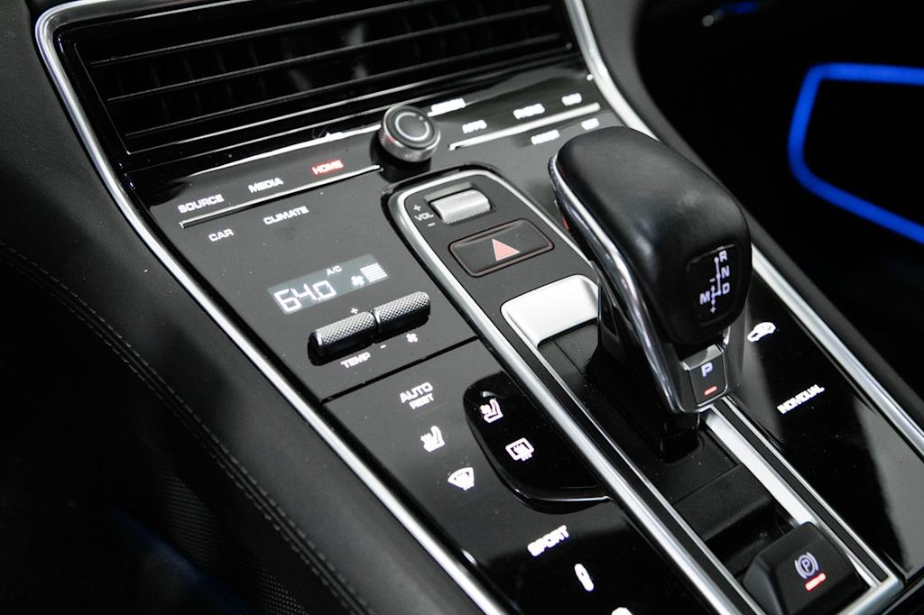 Thumbnail: 2023 Porsche Panamera - 25