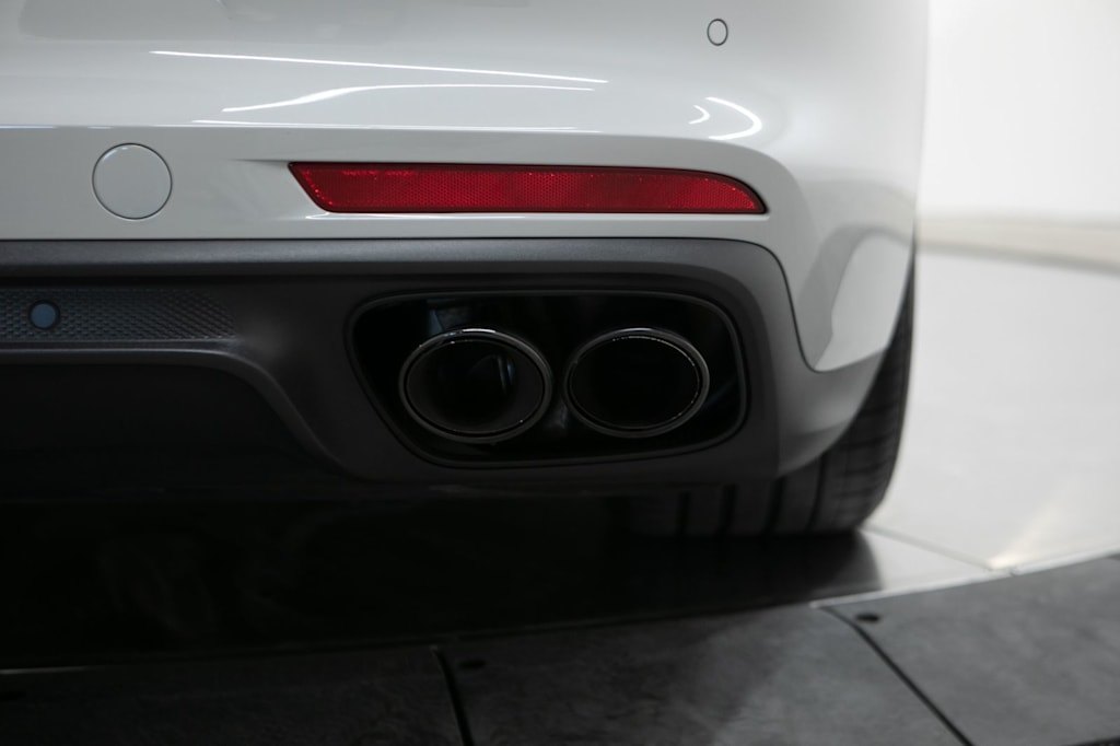 Thumbnail: 2023 Porsche Panamera - 35