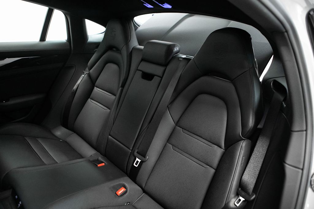 Thumbnail: 2023 Porsche Panamera - 32