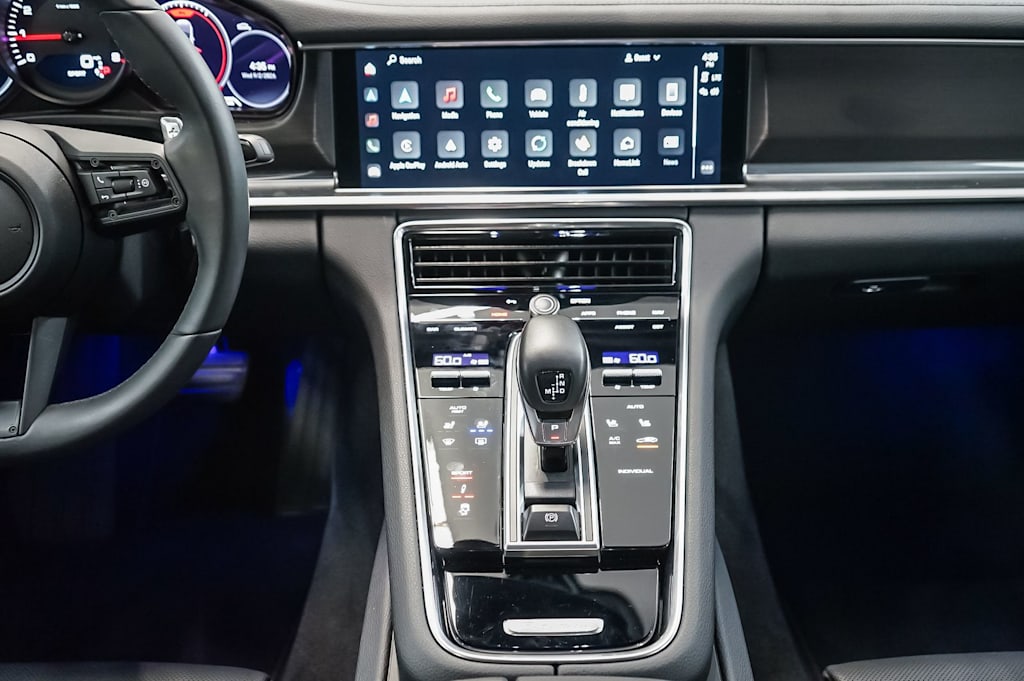 Thumbnail: 2023 Porsche Panamera - 14