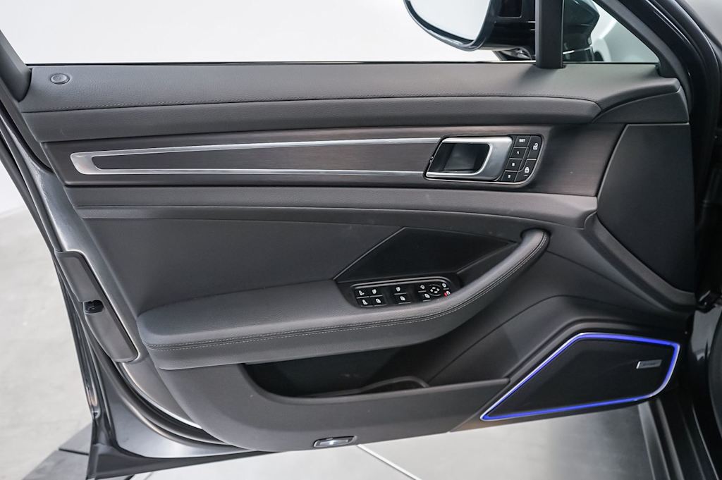 Thumbnail: 2023 Porsche Panamera - 28