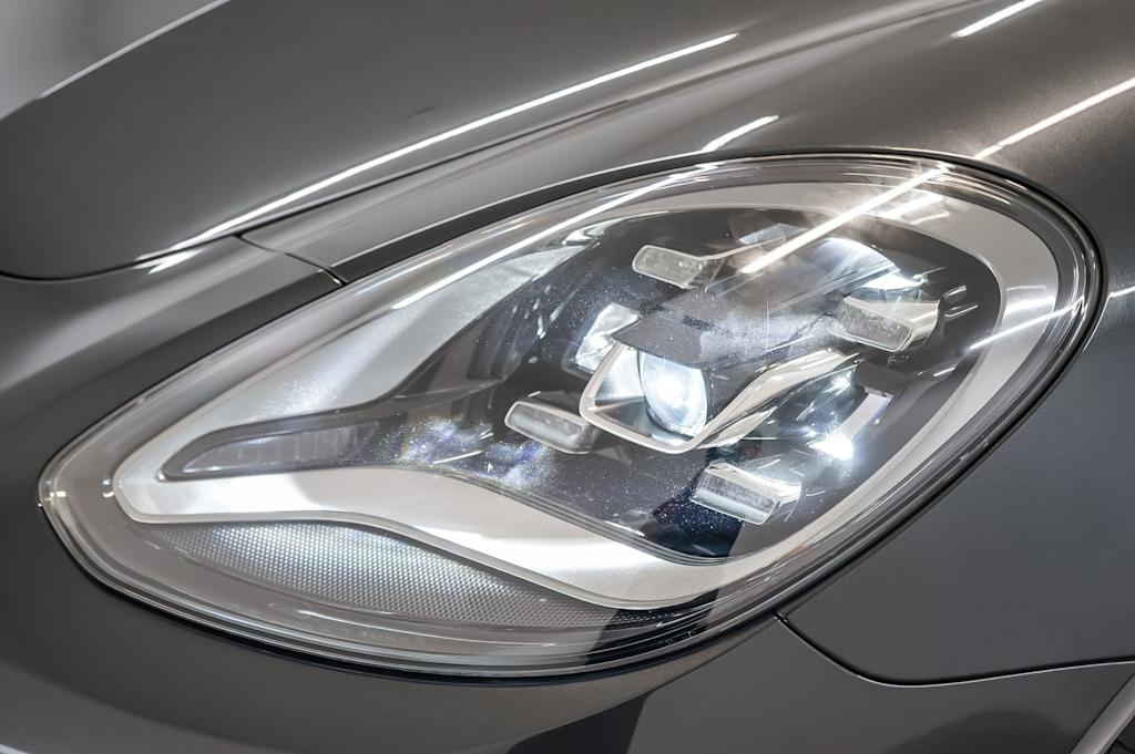 Thumbnail: 2023 Porsche Panamera - 23