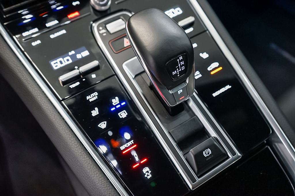 Thumbnail: 2023 Porsche Panamera - 26