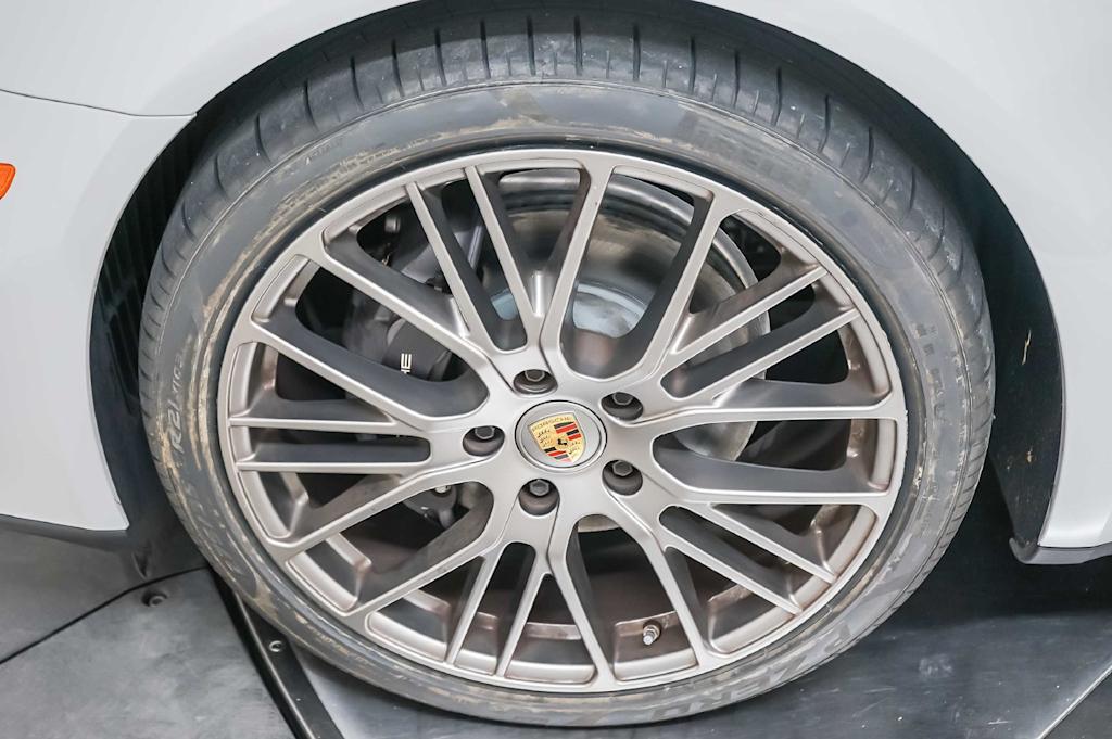 Thumbnail: 2023 Porsche Panamera - 24