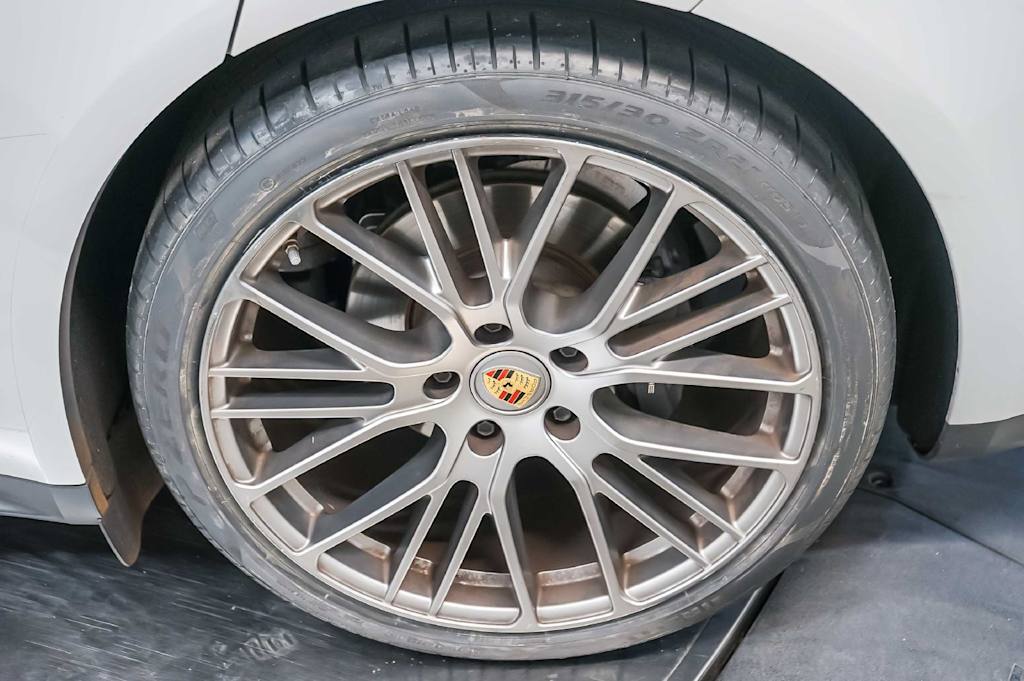Thumbnail: 2023 Porsche Panamera - 8