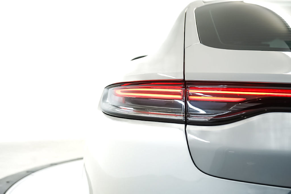 Thumbnail: 2023 Porsche Panamera - 7
