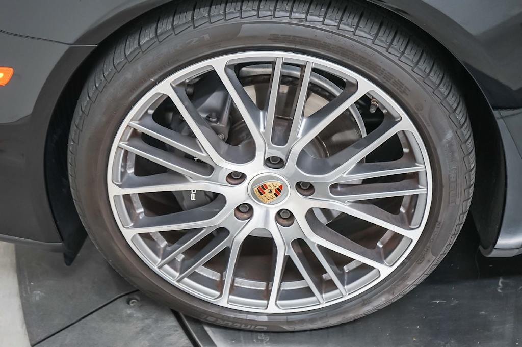 Thumbnail: 2023 Porsche Panamera - 25