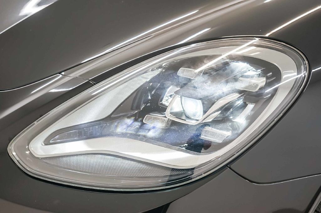 Thumbnail: 2023 Porsche Panamera - 26