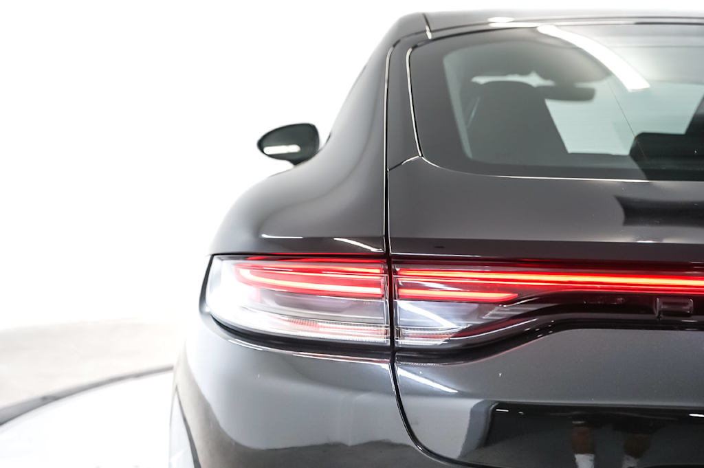 Thumbnail: 2023 Porsche Panamera - 23