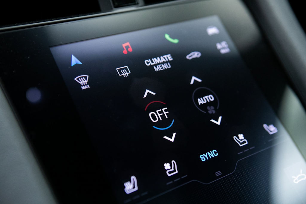 Thumbnail: 2024 Porsche Taycan - 12