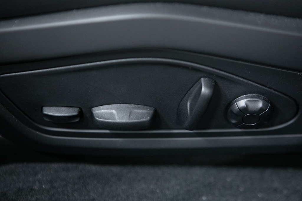 Thumbnail: 2024 Porsche Taycan - 23