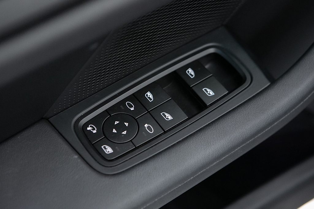 Thumbnail: 2024 Porsche Taycan - 24