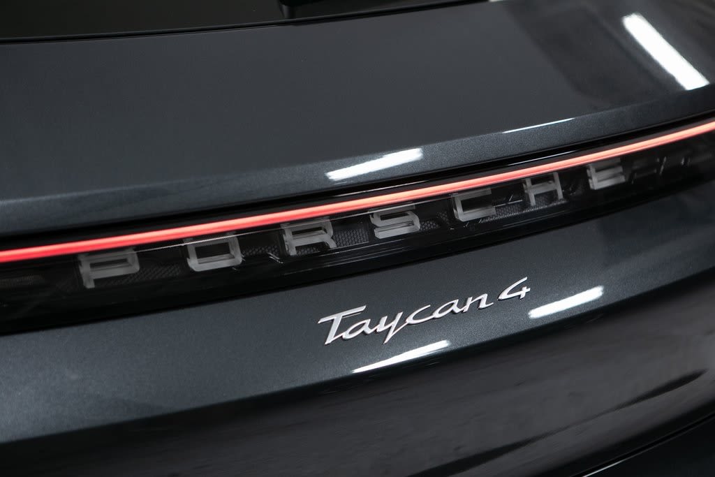 Thumbnail: 2022 Porsche Taycan - 38