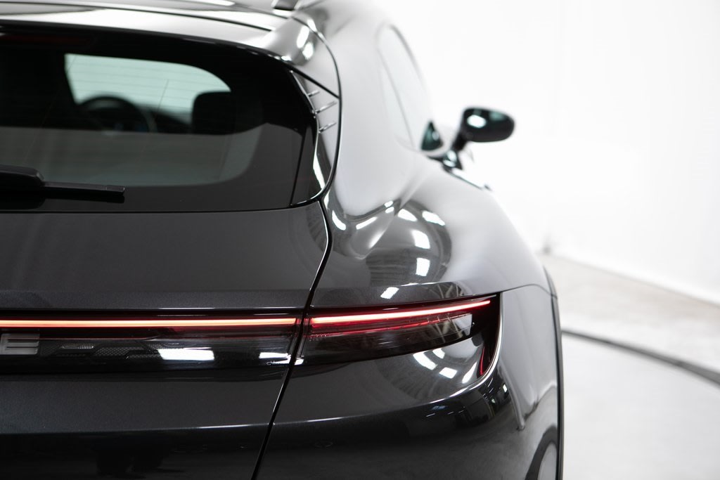 Thumbnail: 2022 Porsche Taycan - 40