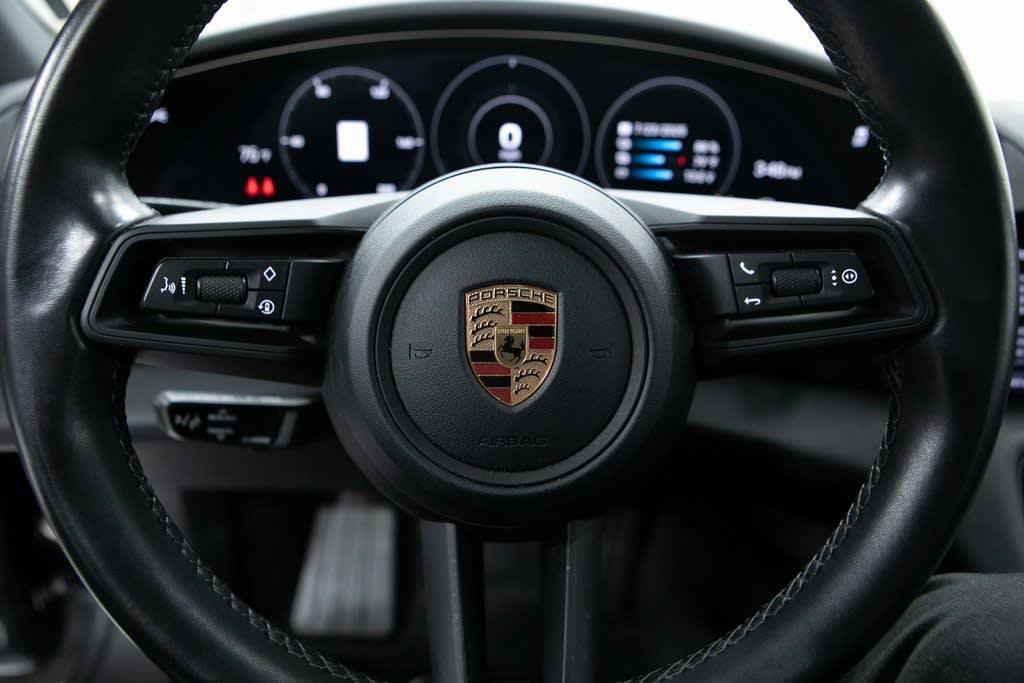 Thumbnail: 2022 Porsche Taycan - 19