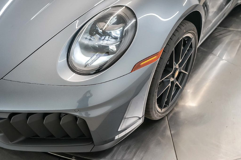 Thumbnail: 2026 Porsche 911 - 21