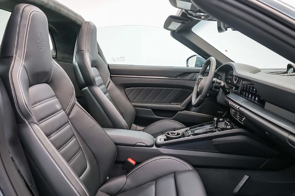 Thumbnail: 2026 Porsche 911 - 10
