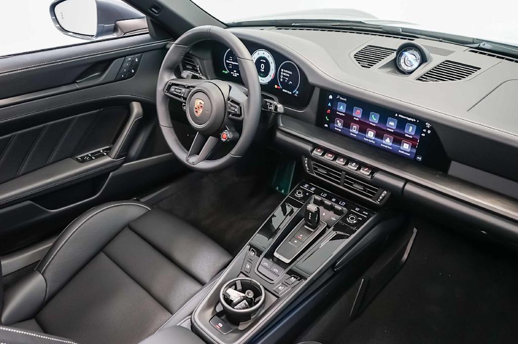 Thumbnail: 2026 Porsche 911 - 8