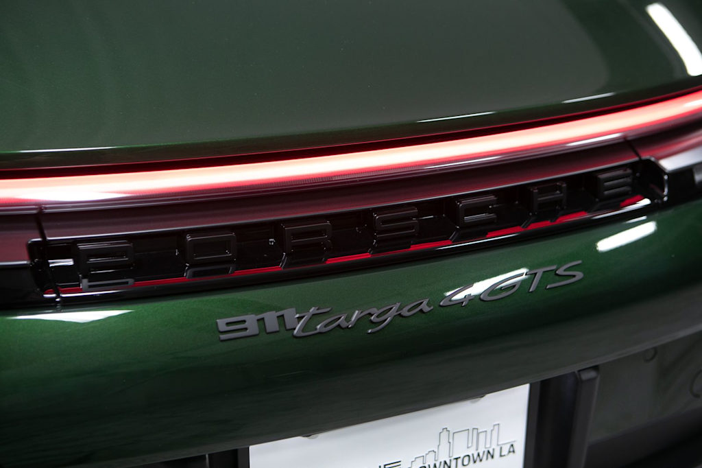 Thumbnail: 2026 Porsche 911 - 16