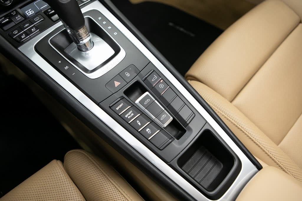 Thumbnail: 2015 Porsche 911 - 25