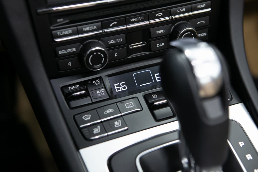 Thumbnail: 2015 Porsche 911 - 24