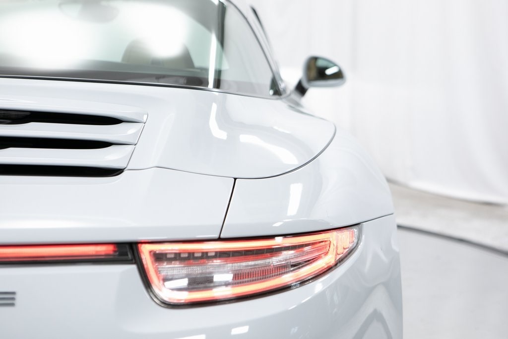 Thumbnail: 2015 Porsche 911 - 34
