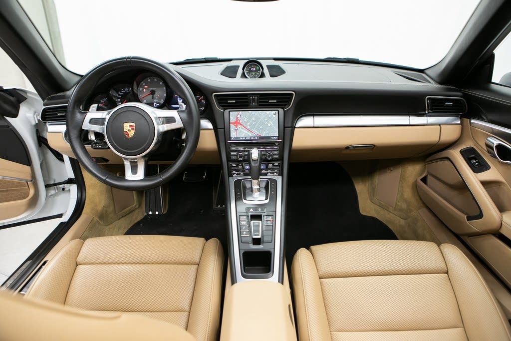 Thumbnail: 2015 Porsche 911 - 8