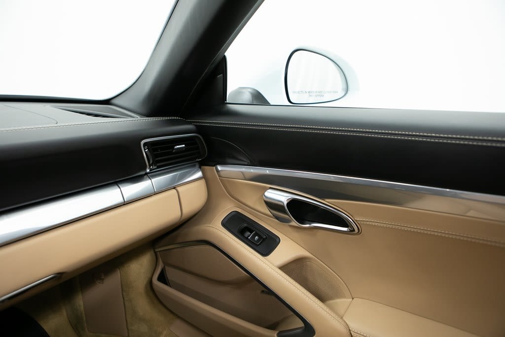 Thumbnail: 2015 Porsche 911 - 26