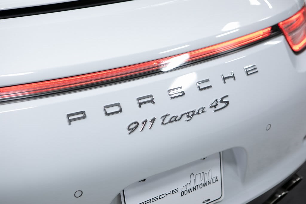 Thumbnail: 2015 Porsche 911 - 32