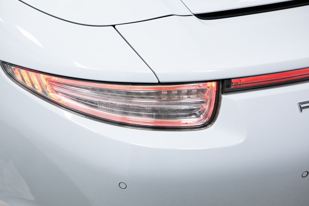 Thumbnail: 2015 Porsche 911 - 31