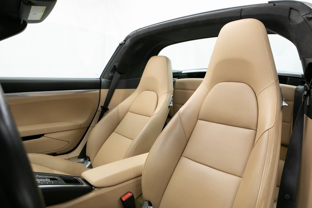 Thumbnail: 2015 Porsche 911 - 9