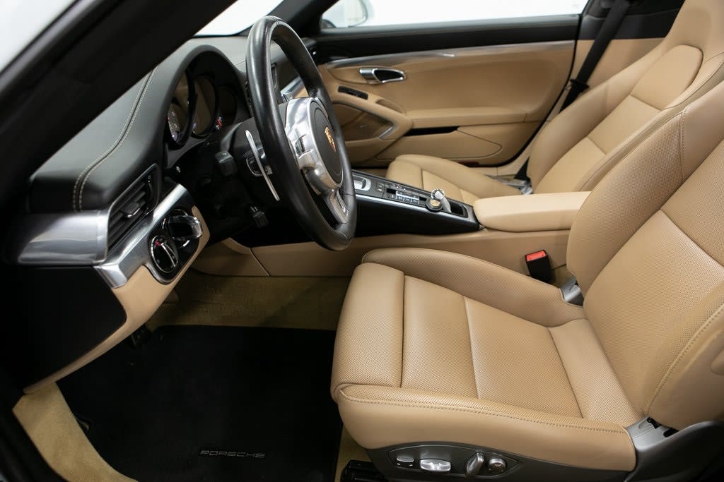 Thumbnail: 2015 Porsche 911 - 10