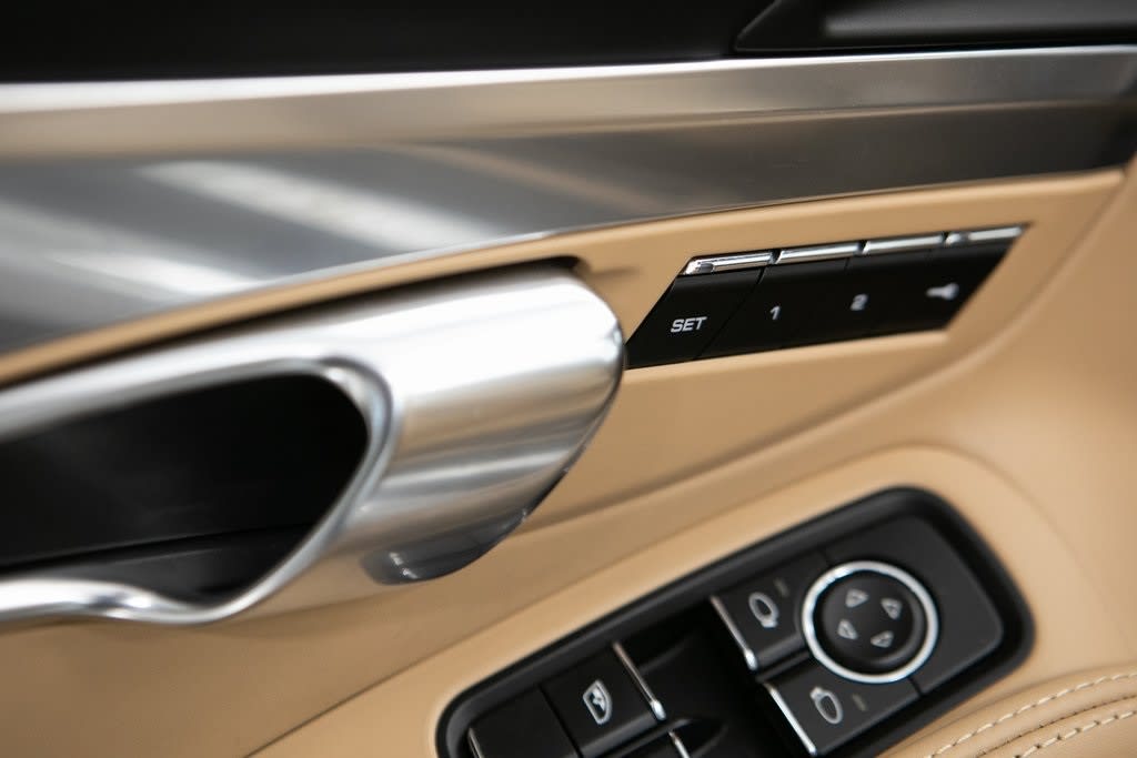 Thumbnail: 2015 Porsche 911 - 22