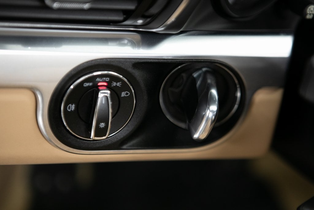 Thumbnail: 2015 Porsche 911 - 23