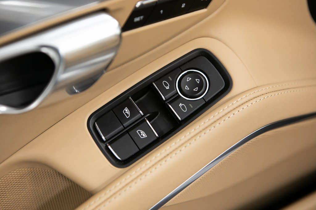 Thumbnail: 2015 Porsche 911 - 21