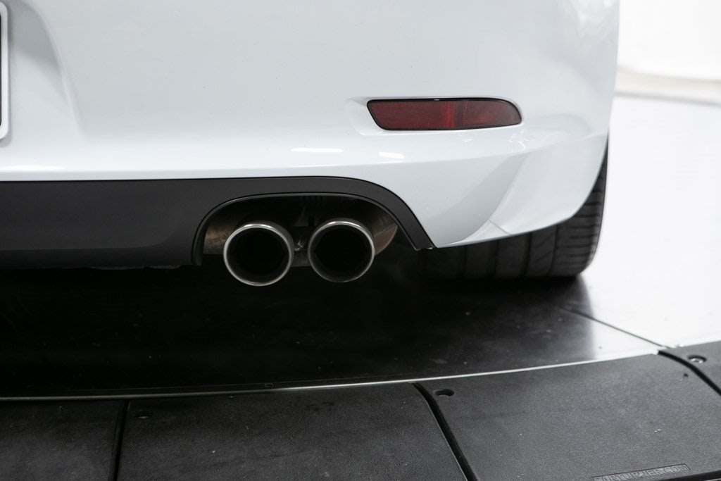 Thumbnail: 2015 Porsche 911 - 33