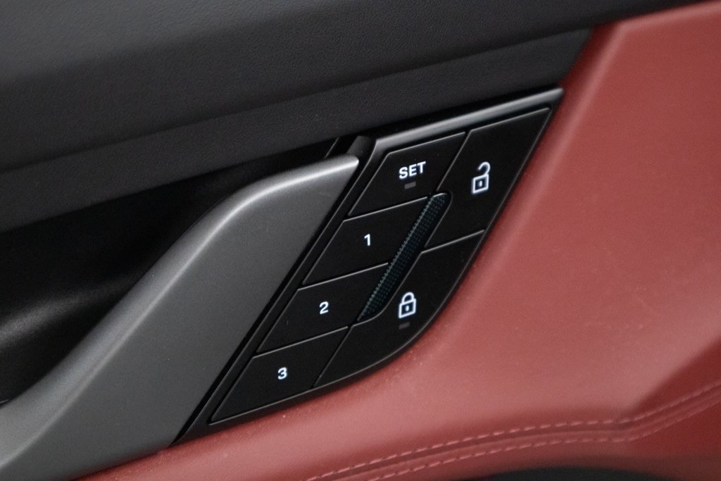 Thumbnail: 2025 Porsche Taycan - 23